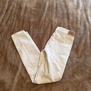 Abercrombie & Fitch  Super Skinny White Denim Jeans girls 11/12 youth size